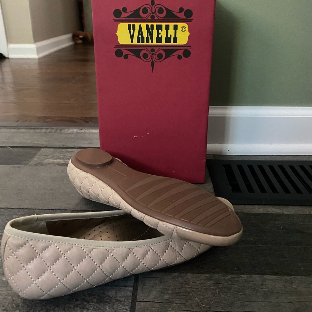 Vaneli tan/cream flats size 8.5